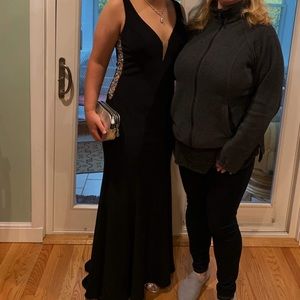 absolutely gorg and elegant black prom dress